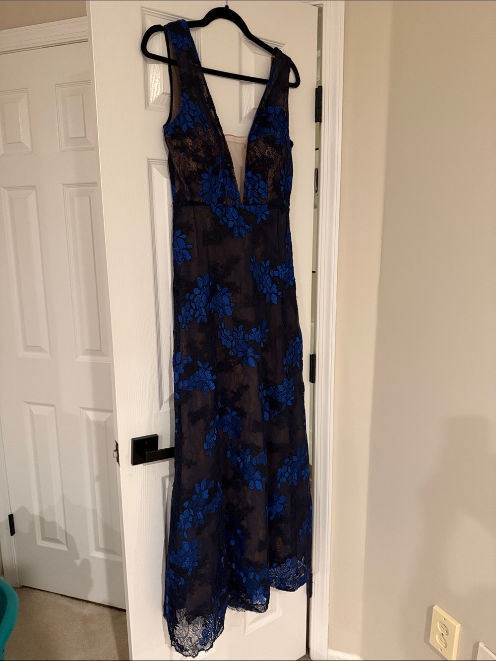 BCBG MAXAZRIA Elegant Deep V Black Lace Evening Dress with Blue Floral Accents